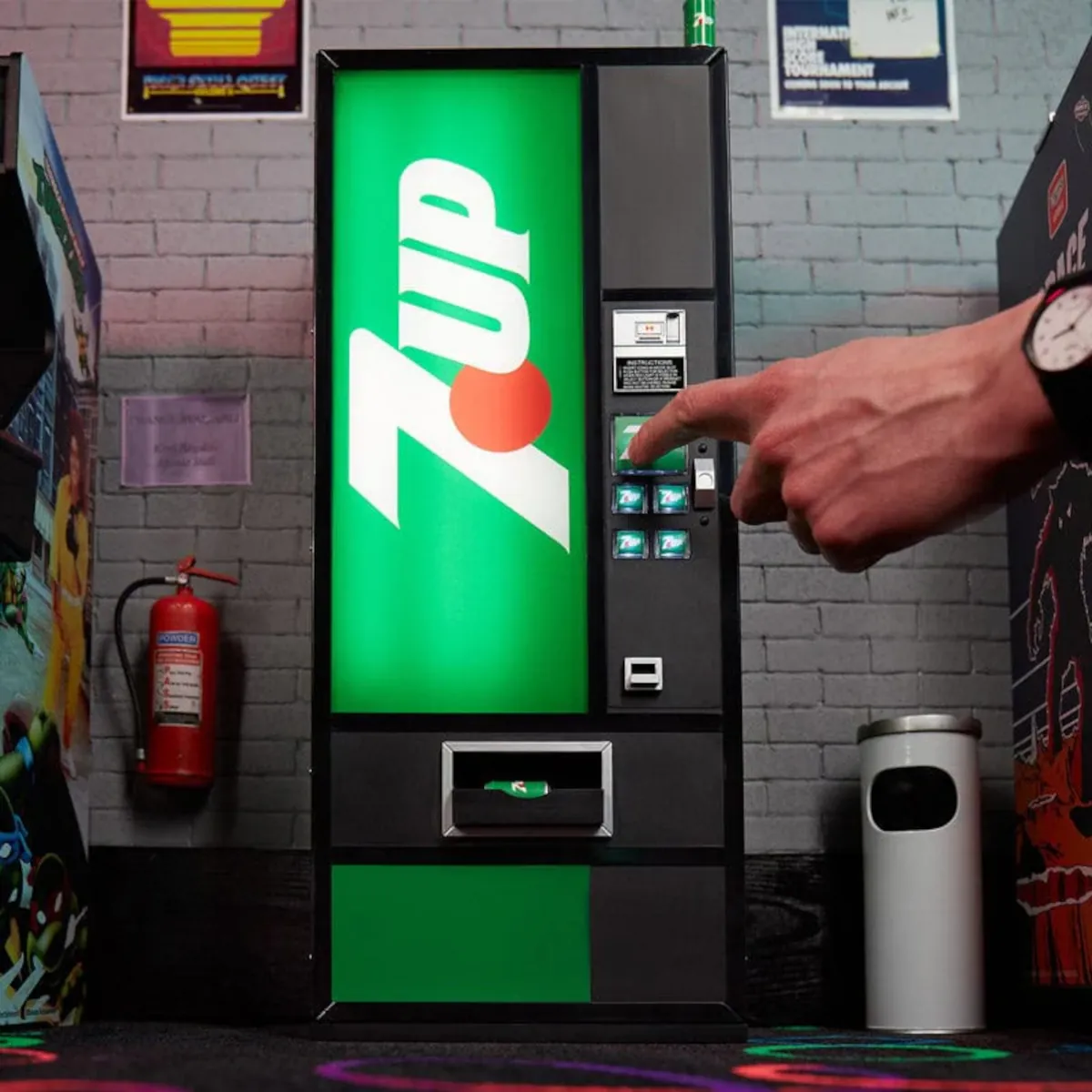 NS4321 Official Quarter Arcade 1-4 Scale 7UP Retro Vending Machine USB Hub 2